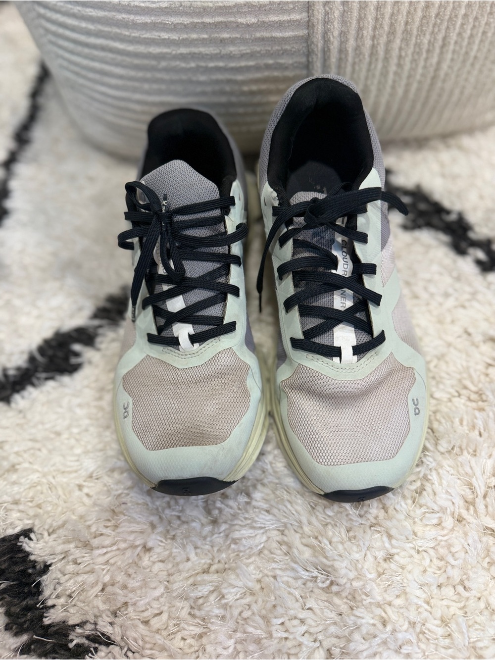 On Cloudrunner Women’s 9.5 Frost Aloe Running Shoes Sneakers - Picture 3 of 12